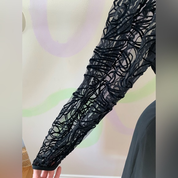 1980s Formal Black Dress With Detailed Sleeves - Picture 4 of 5